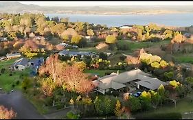 Acacia Bay Lodge- Private Manor With Lake And Garden Views